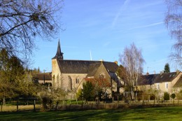 l'église Saint Julien de Juillet Sur Sarthe 